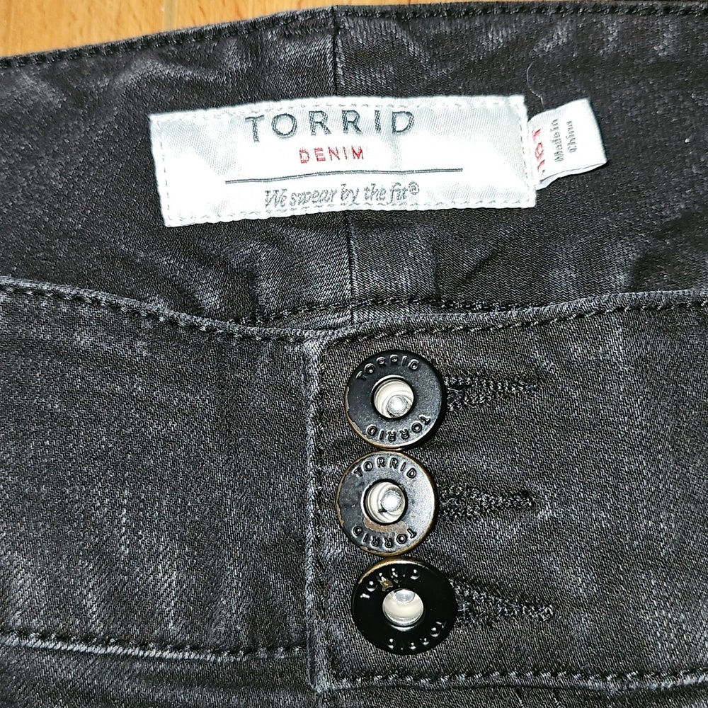18T Black Women’s Jeans with Red Floral Embroidery - Picture 2 of 14